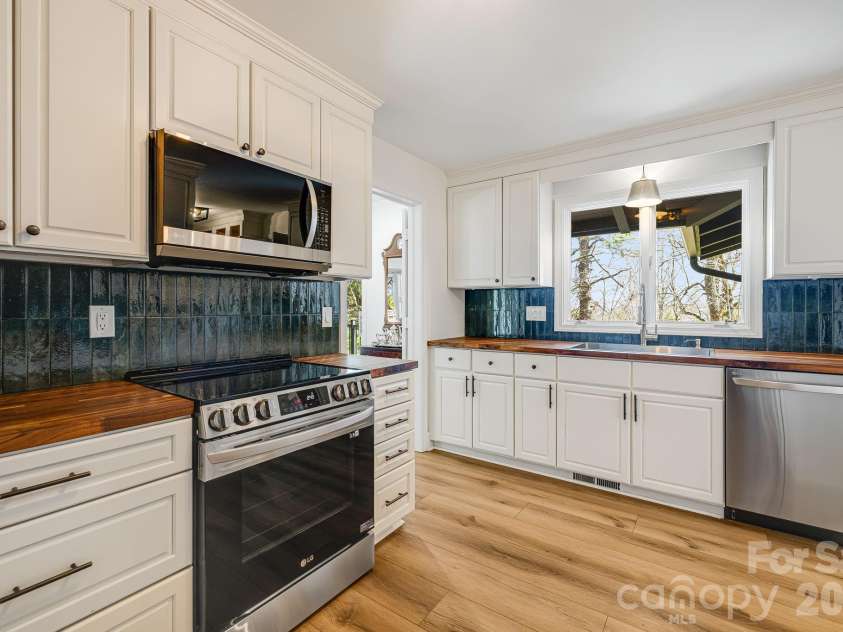 254 Orchard Circle, Laurel Park, NC 28739.  MLS# CAR4363320, YatesRealty ID 10980. Beautiful tile in the updated kitchen