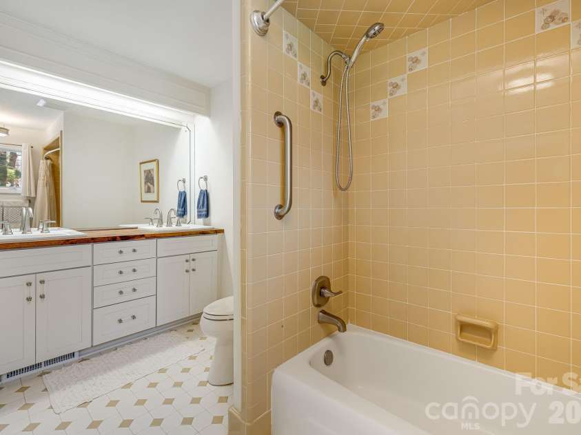 254 Orchard Circle, Laurel Park, NC 28739.  MLS# CAR4363320, YatesRealty ID 10980. Primary attached bathroom