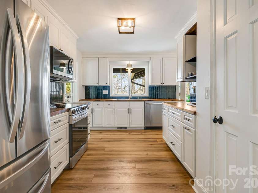 254 Orchard Circle, Laurel Park, NC 28739.  MLS# CAR4363320, YatesRealty ID 10980. Updated kitchen