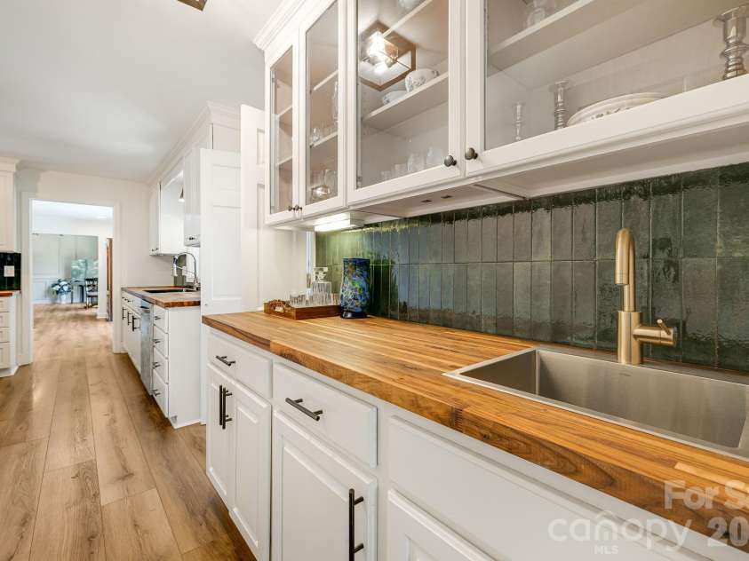 254 Orchard Circle, Laurel Park, NC 28739.  MLS# CAR4363320, YatesRealty ID 10980. Wet bar with beautiful tile