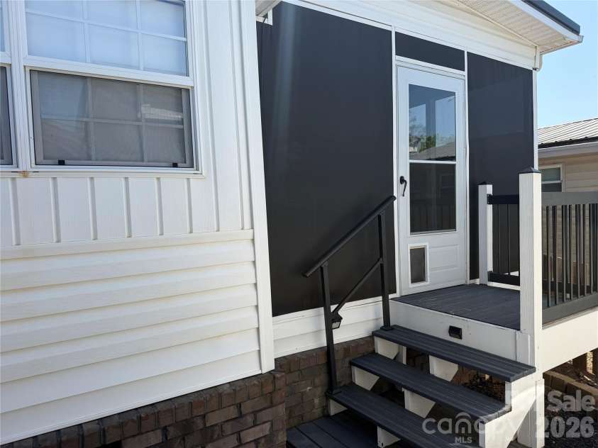 156 Marina Drive, New London, NC 28127.  MLS# CAR4365180, YatesRealty ID 10981. 