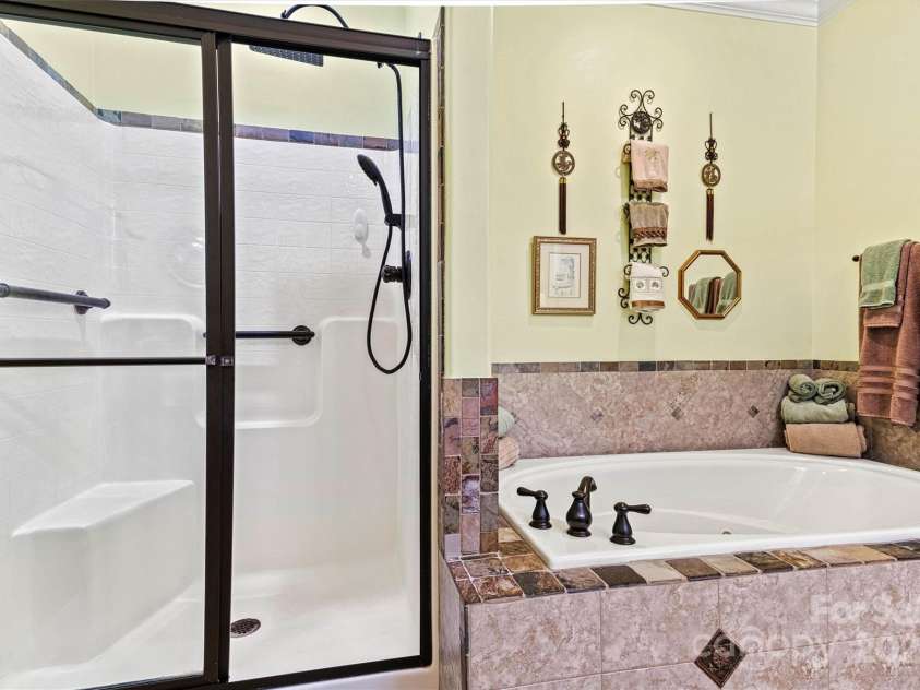 1119 21st Avenue, Hickory, NC 28601.  MLS# CAR4248559, YatesRealty ID 10982. Primary Bath/Shower & Tub View