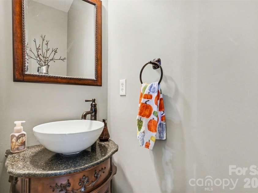 6711 Tanners Creek Drive, Huntersville, NC 28078.  MLS# CAR4366346, YatesRealty ID 10982. 