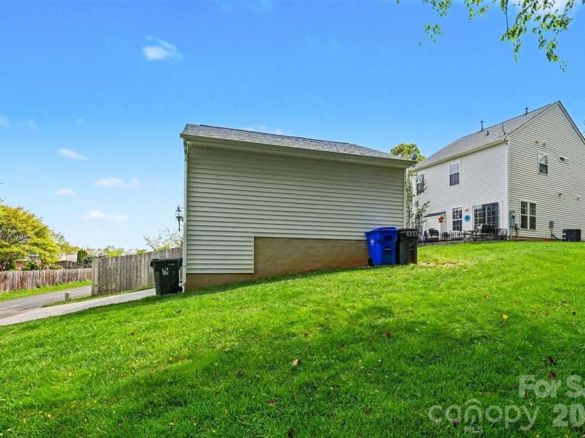 6711 Tanners Creek Drive, Huntersville, NC 28078.  MLS# CAR4366346, YatesRealty ID 10982. 
