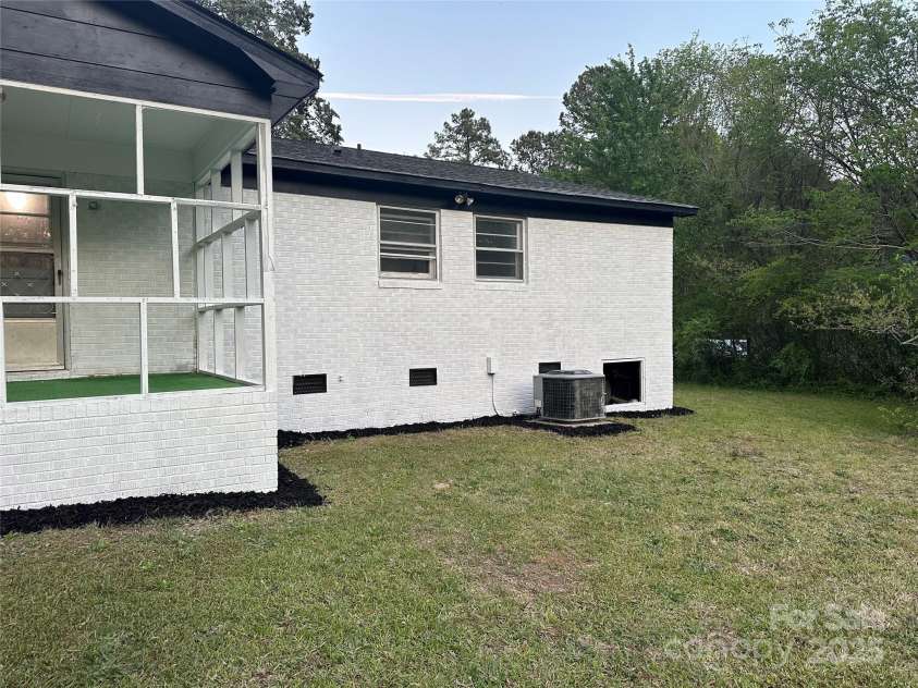 201 Harley Street, Wadesboro, NC 28170.  MLS# CAR4249055, YatesRealty ID 10983. 