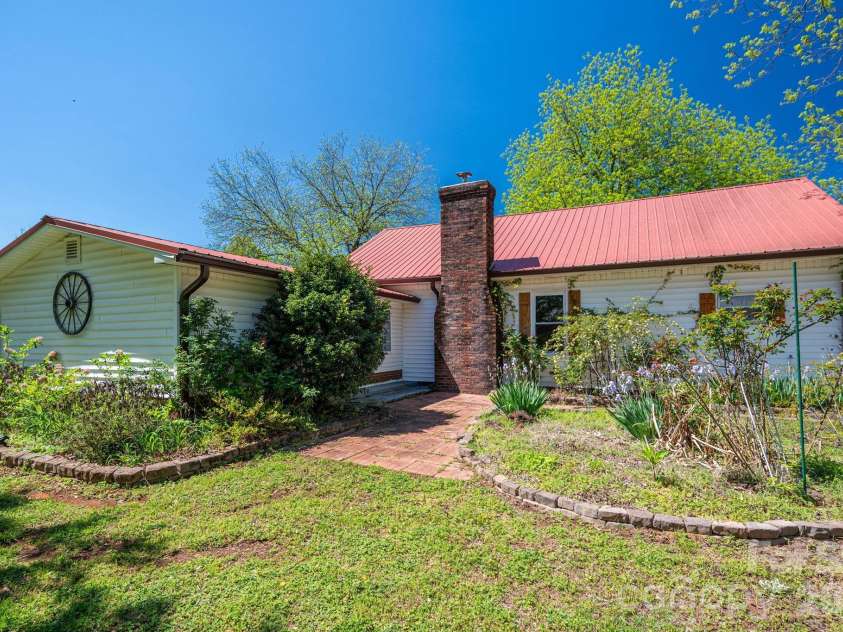 635 Sanders Road, Shelby, NC 28150.  MLS# CAR4360910, YatesRealty ID 10985. 