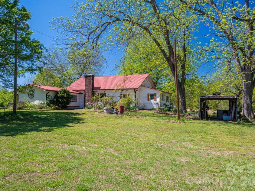 635 Sanders Road, Shelby, NC 28150.  MLS# CAR4360910, YatesRealty ID 10985. 