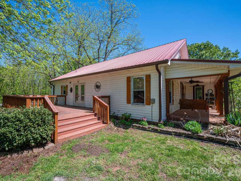 635 Sanders Road, Shelby, NC 28150.  MLS# CAR4360910, YatesRealty ID 10985. 