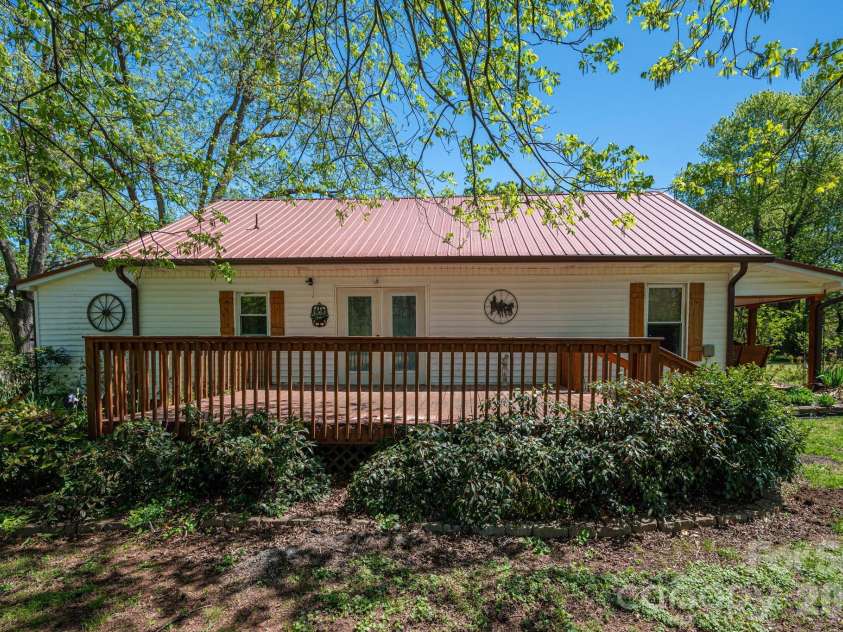 635 Sanders Road, Shelby, NC 28150.  MLS# CAR4360910, YatesRealty ID 10985. 
