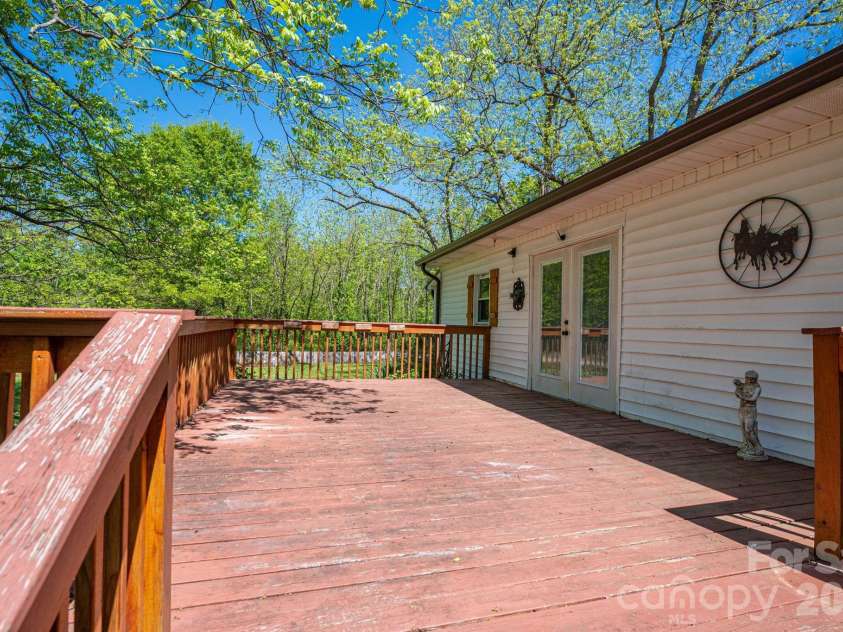 635 Sanders Road, Shelby, NC 28150.  MLS# CAR4360910, YatesRealty ID 10985. 