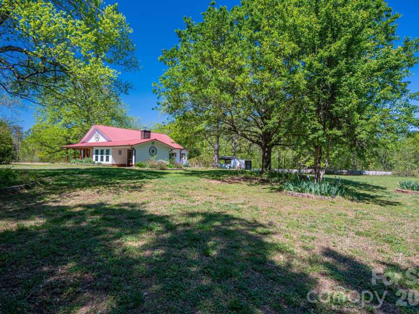 635 Sanders Road, Shelby, NC 28150.  MLS# CAR4360910, YatesRealty ID 10985. 