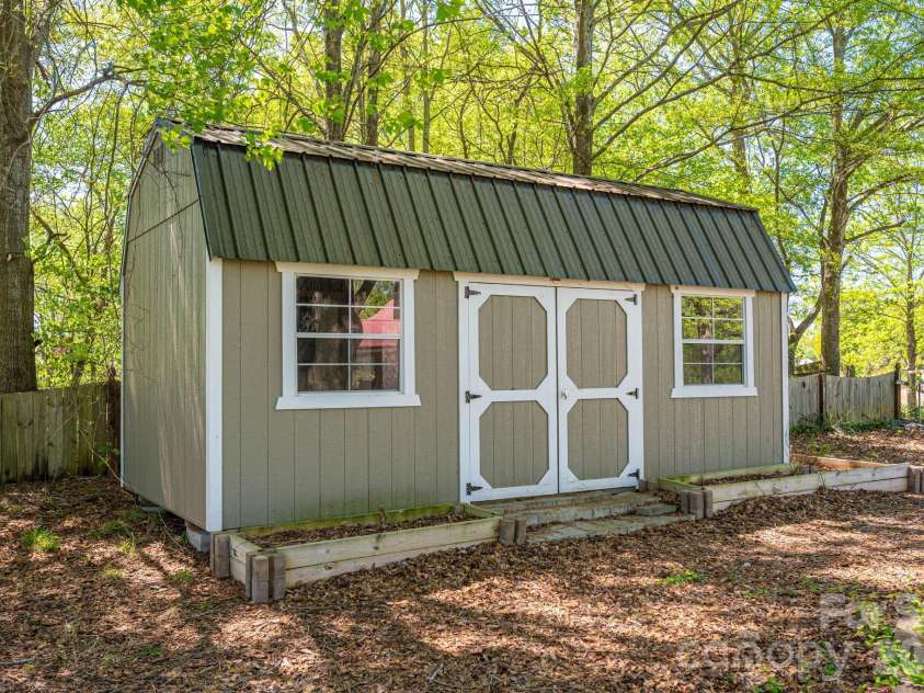 635 Sanders Road, Shelby, NC 28150.  MLS# CAR4360910, YatesRealty ID 10985. 