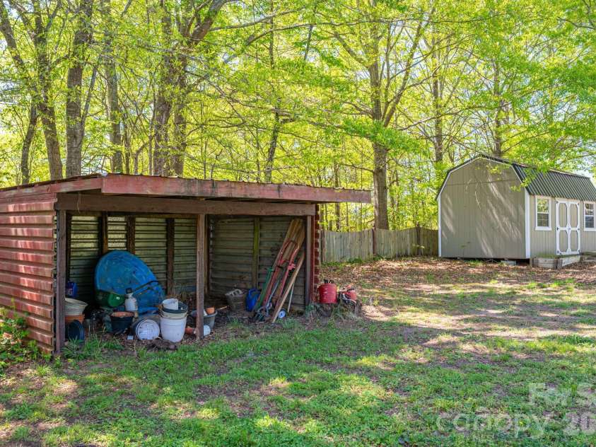 635 Sanders Road, Shelby, NC 28150.  MLS# CAR4360910, YatesRealty ID 10985. 