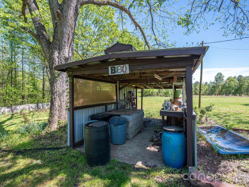 635 Sanders Road, Shelby, NC 28150.  MLS# CAR4360910, YatesRealty ID 10985. 