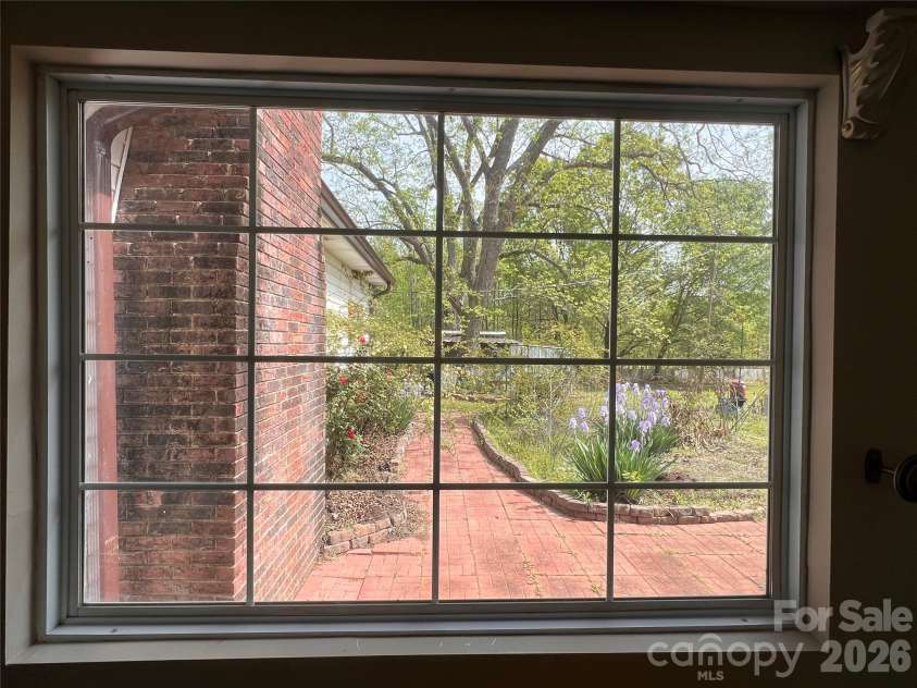 635 Sanders Road, Shelby, NC 28150.  MLS# CAR4360910, YatesRealty ID 10985. 