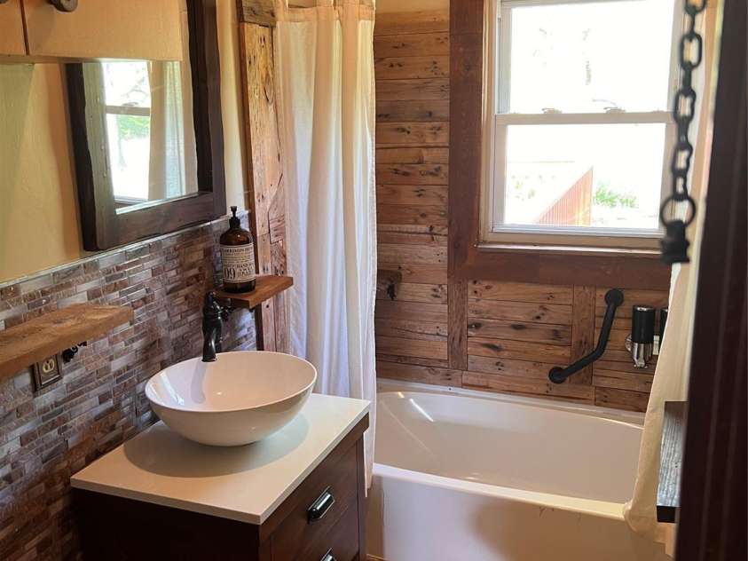 635 Sanders Road, Shelby, NC 28150.  MLS# CAR4360910, YatesRealty ID 10985. 