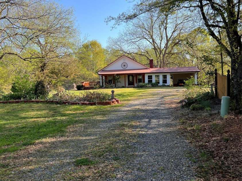 635 Sanders Road, Shelby, NC 28150.  MLS# CAR4360910, YatesRealty ID 10985. 