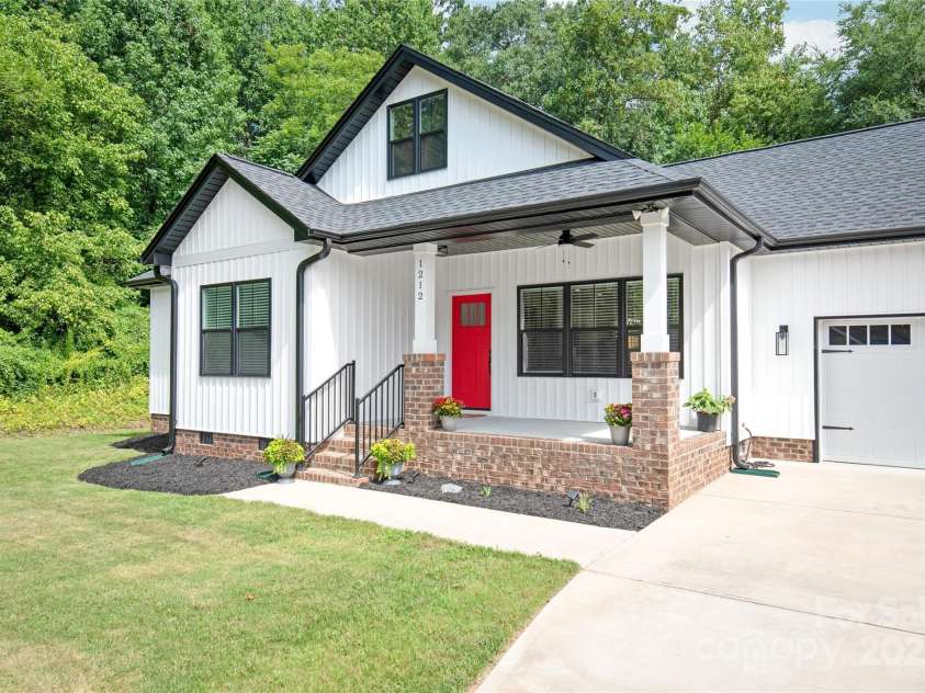 1212 Mason Way, Mount Holly, NC 28120.  MLS# CAR4281263, YatesRealty ID 10986. Beautiful home at the end of the street in this lovely boutique neighborhood