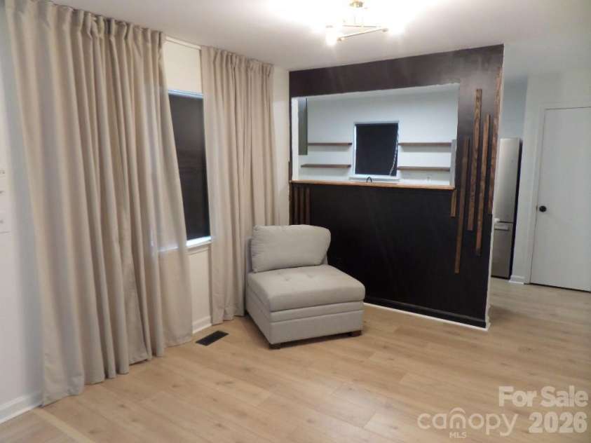 3216 Lasalle Street, Charlotte, NC 28216.  MLS# CAR4325298, YatesRealty ID 10988. 