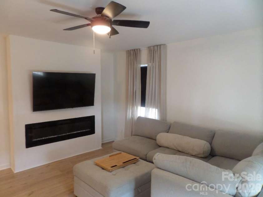 3216 Lasalle Street, Charlotte, NC 28216.  MLS# CAR4325298, YatesRealty ID 10988. 