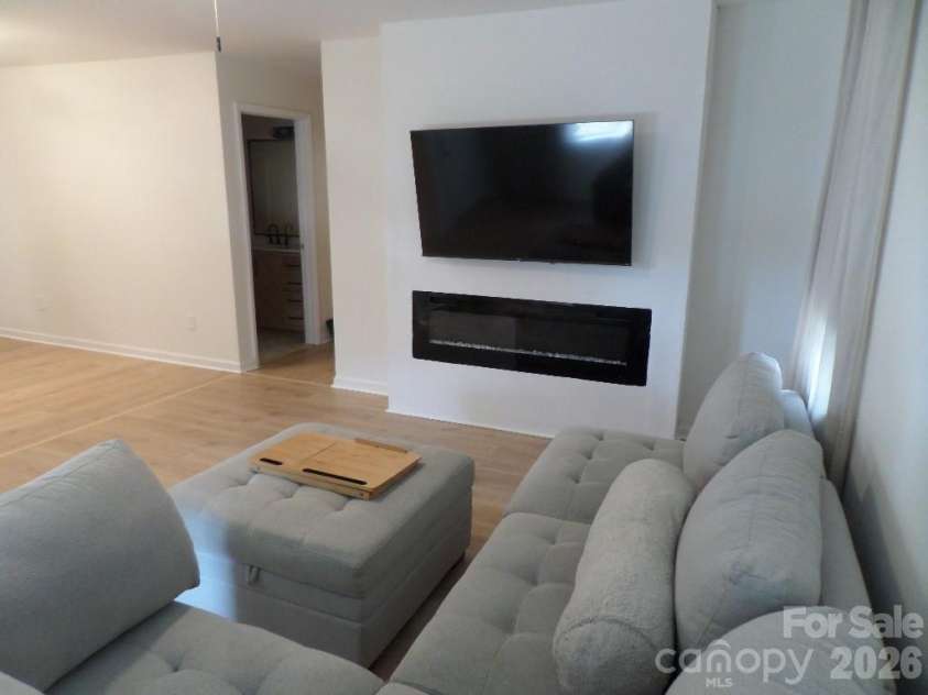 3216 Lasalle Street, Charlotte, NC 28216.  MLS# CAR4325298, YatesRealty ID 10988. 