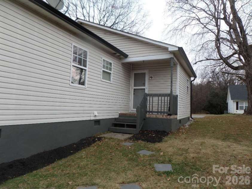 3216 Lasalle Street, Charlotte, NC 28216.  MLS# CAR4325298, YatesRealty ID 10988. 