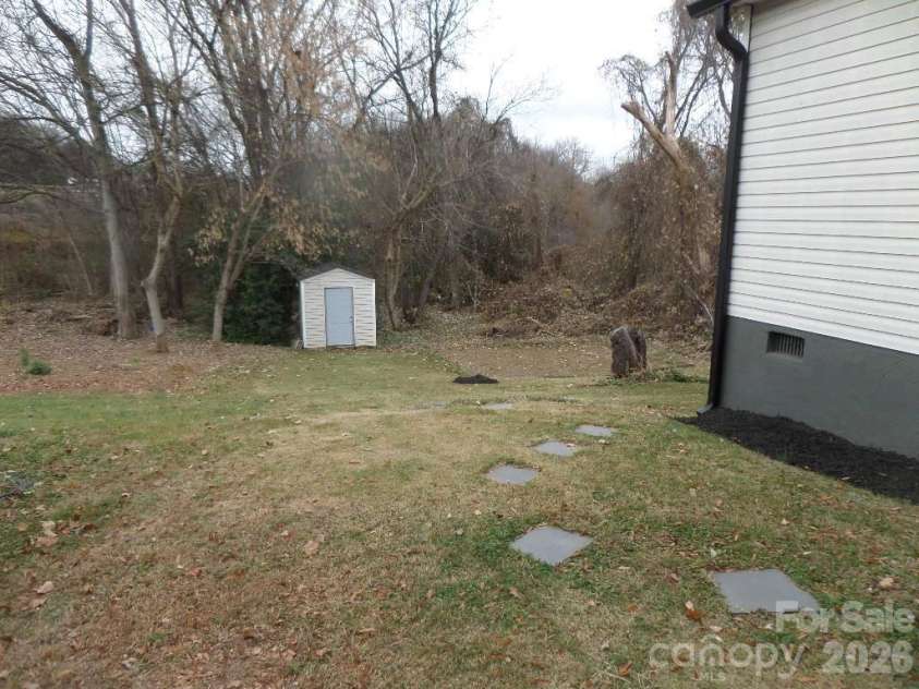 3216 Lasalle Street, Charlotte, NC 28216.  MLS# CAR4325298, YatesRealty ID 10988. 