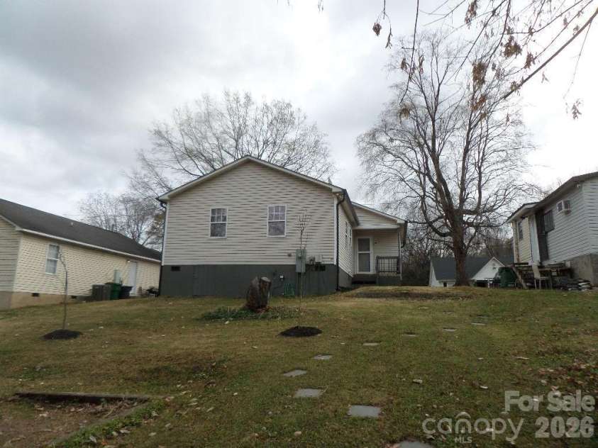 3216 Lasalle Street, Charlotte, NC 28216.  MLS# CAR4325298, YatesRealty ID 10988. 