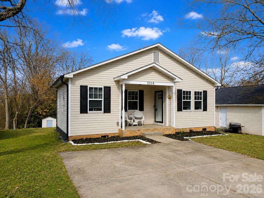 3216 Lasalle Street, Charlotte, NC 28216.  MLS# CAR4420657, YatesRealty ID 10988. 