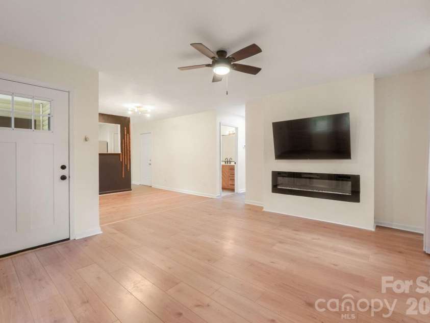 3216 Lasalle Street, Charlotte, NC 28216.  MLS# CAR4420657, YatesRealty ID 10988. 