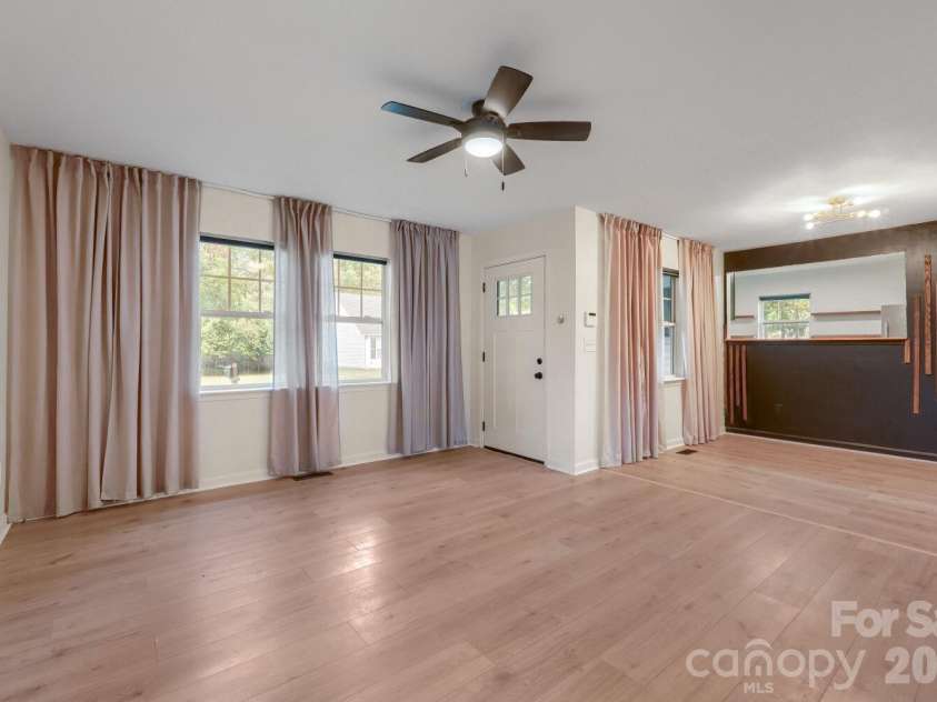 3216 Lasalle Street, Charlotte, NC 28216.  MLS# CAR4420657, YatesRealty ID 10988. 