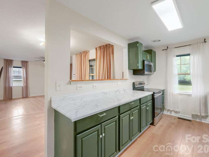 3216 Lasalle Street, Charlotte, NC 28216.  MLS# CAR4420657, YatesRealty ID 10988. 