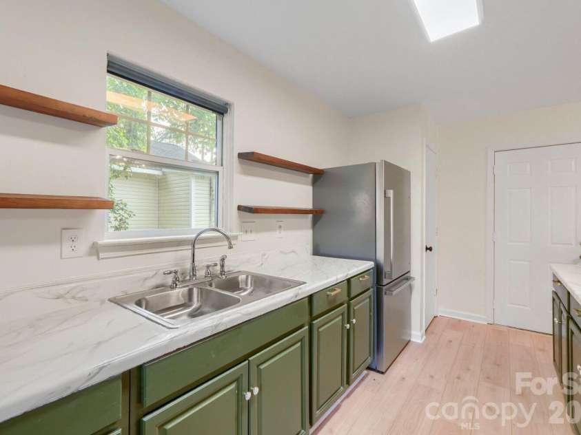 3216 Lasalle Street, Charlotte, NC 28216.  MLS# CAR4420657, YatesRealty ID 10988. 
