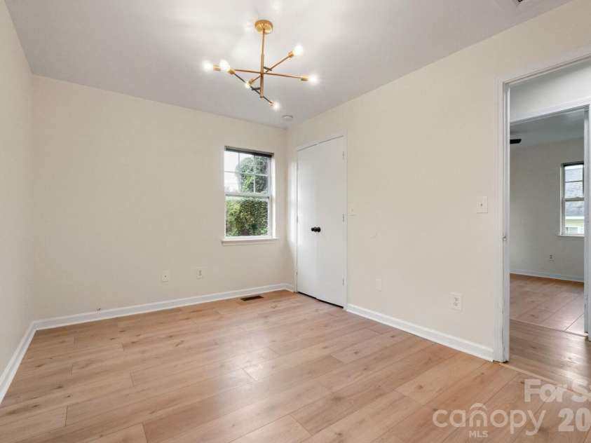 3216 Lasalle Street, Charlotte, NC 28216.  MLS# CAR4420657, YatesRealty ID 10988. 