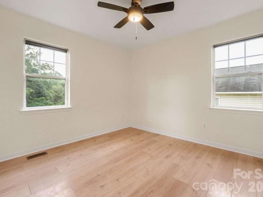 3216 Lasalle Street, Charlotte, NC 28216.  MLS# CAR4420657, YatesRealty ID 10988. 