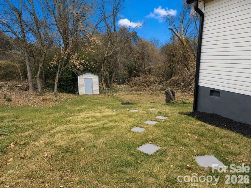 3216 Lasalle Street, Charlotte, NC 28216.  MLS# CAR4420657, YatesRealty ID 10988. 