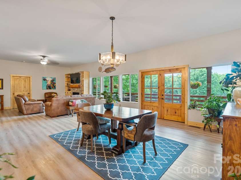 9870 Harvest Lane, Davidson, NC 28036.  MLS# CAR4385994, YatesRealty ID 10989. Barndominium dining area