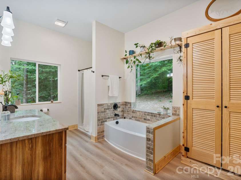 9870 Harvest Lane, Davidson, NC 28036.  MLS# CAR4385994, YatesRealty ID 10989. Barndominium primary bathroom