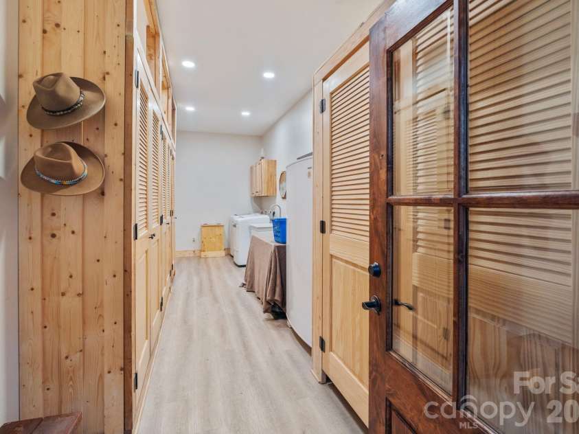 9870 Harvest Lane, Davidson, NC 28036.  MLS# CAR4385994, YatesRealty ID 10989. Barndominium utility room