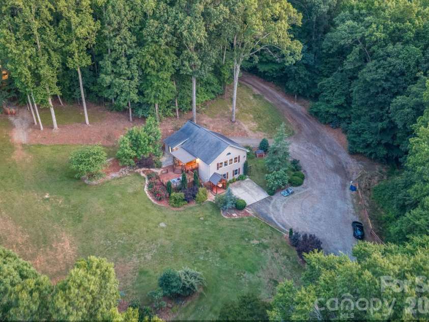 9870 Harvest Lane, Davidson, NC 28036.  MLS# CAR4385994, YatesRealty ID 10989. Cottage