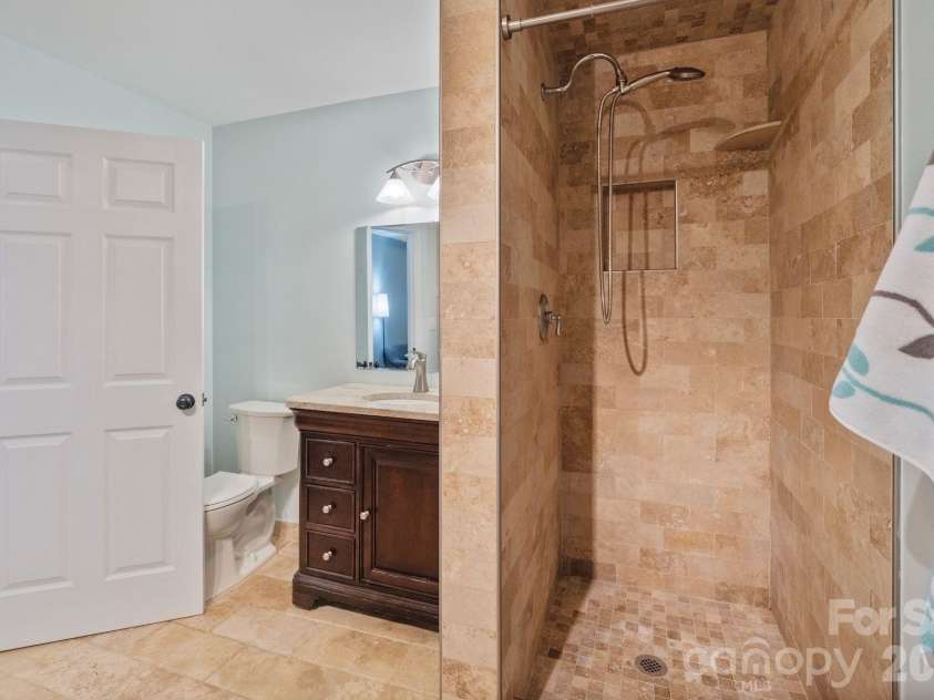 9870 Harvest Lane, Davidson, NC 28036.  MLS# CAR4385994, YatesRealty ID 10989. Cottage bath