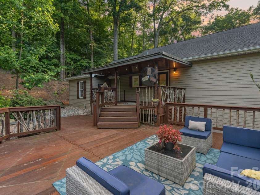 9870 Harvest Lane, Davidson, NC 28036.  MLS# CAR4385994, YatesRealty ID 10989. Cottage patio
