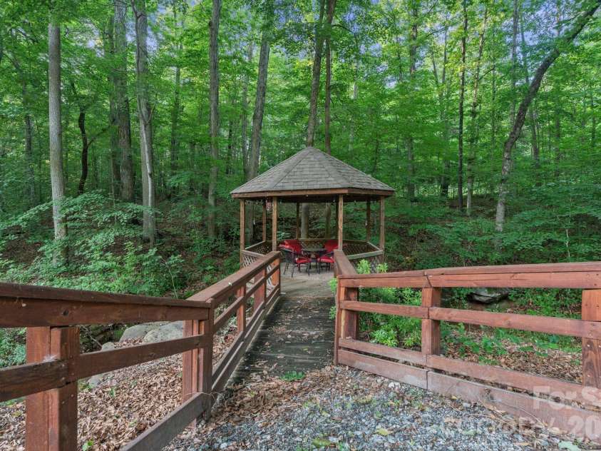 9870 Harvest Lane, Davidson, NC 28036.  MLS# CAR4385994, YatesRealty ID 10989. Gazebo