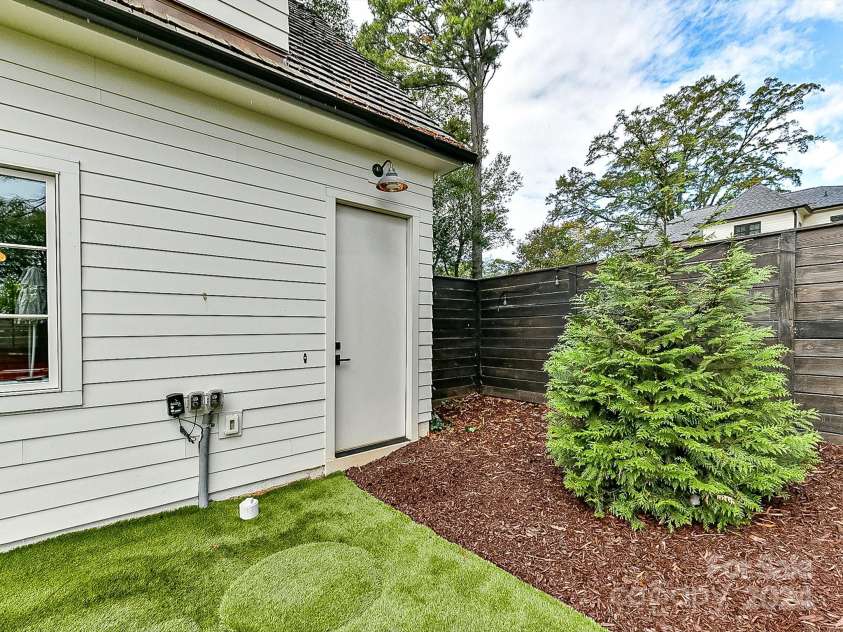 1401 Heather Lane, Charlotte, NC 28209.  MLS# CAR4198264, YatesRealty ID 1099. 
