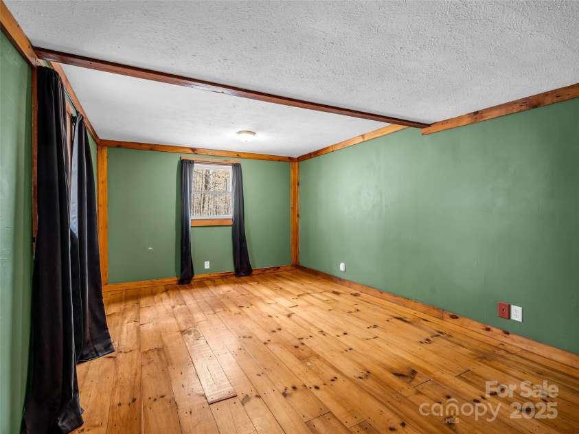 3620 Howard Gap Road, Saluda, NC 28773.  MLS# CAR4322443, YatesRealty ID 1099. 