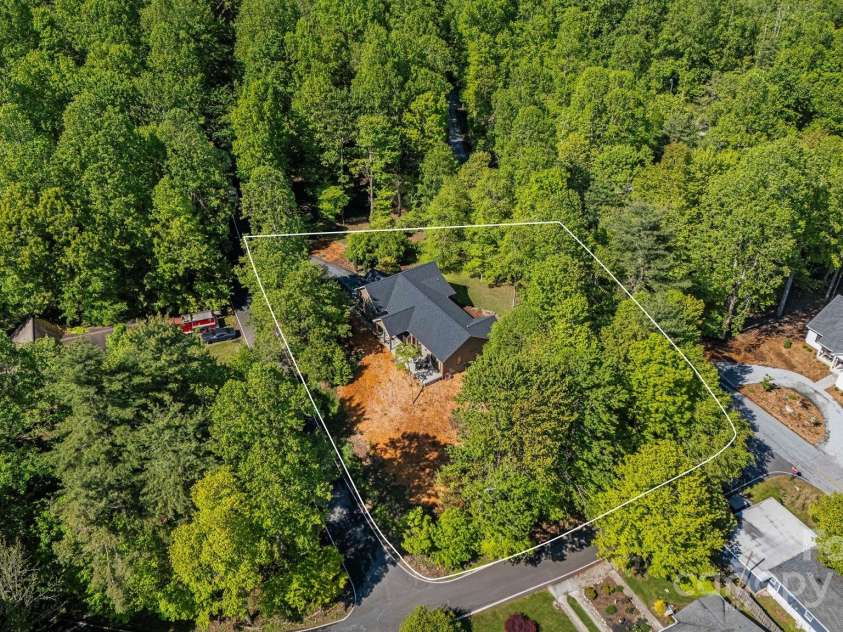 411 Alta Circle, Hendersonville, NC 28739.  MLS# CAR4250586, YatesRealty ID 1099. 