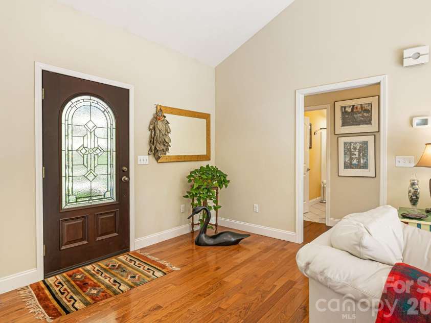 411 Alta Circle, Hendersonville, NC 28739.  MLS# CAR4250586, YatesRealty ID 1099. 