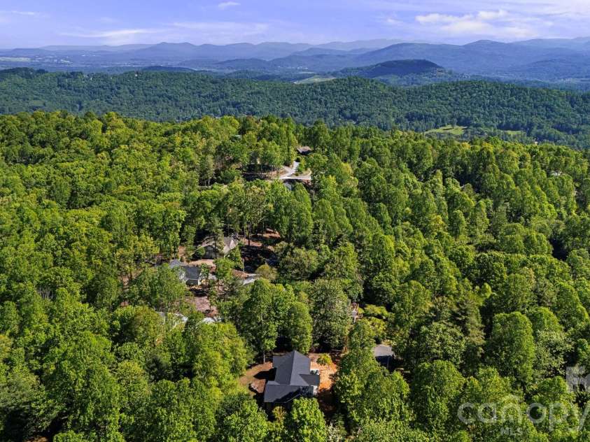 411 Alta Circle, Hendersonville, NC 28739.  MLS# CAR4250586, YatesRealty ID 1099. 