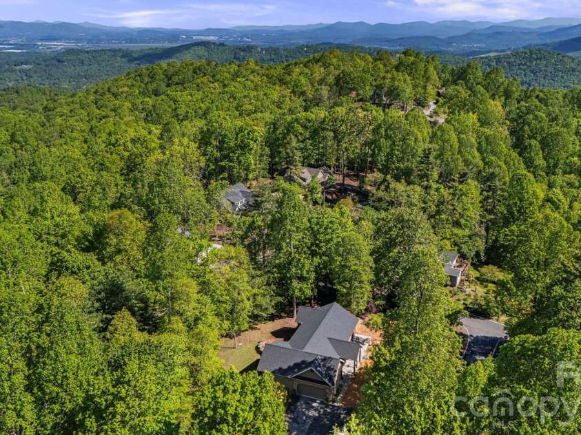 411 Alta Circle, Hendersonville, NC 28739.  MLS# CAR4250586, YatesRealty ID 1099. 