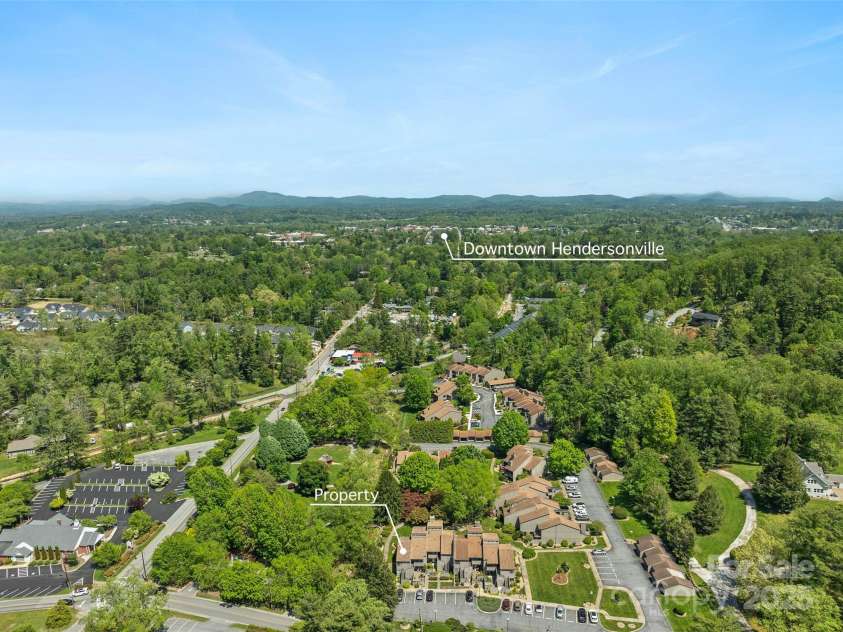 5 Lakemoor Lane, Hendersonville, NC 28739.  MLS# CAR4253352, YatesRealty ID 10990. 